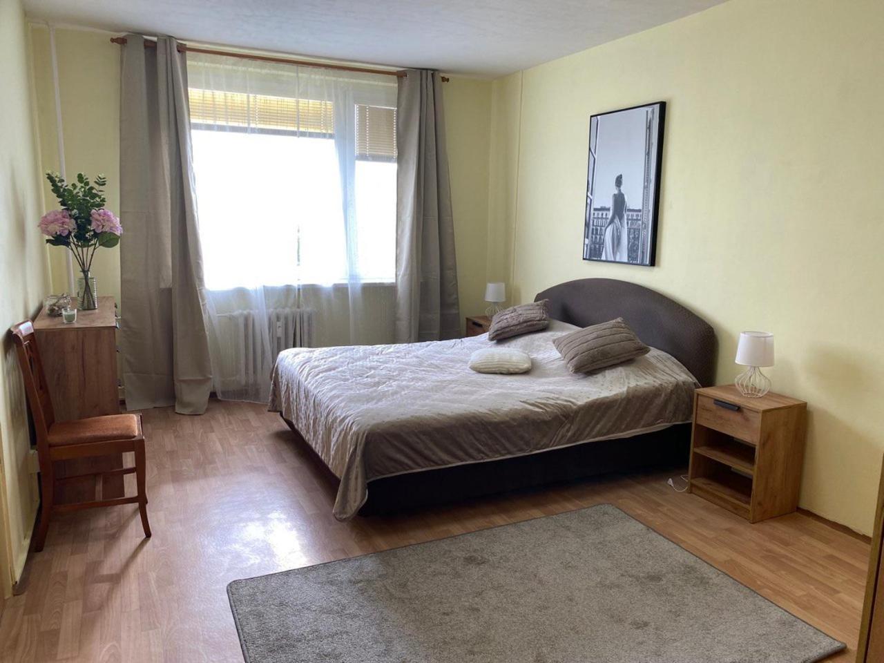 Apartmany 2Kk U Fakultni Nemocnice Volne Parkovani Hradec Králové Eksteriør bilde