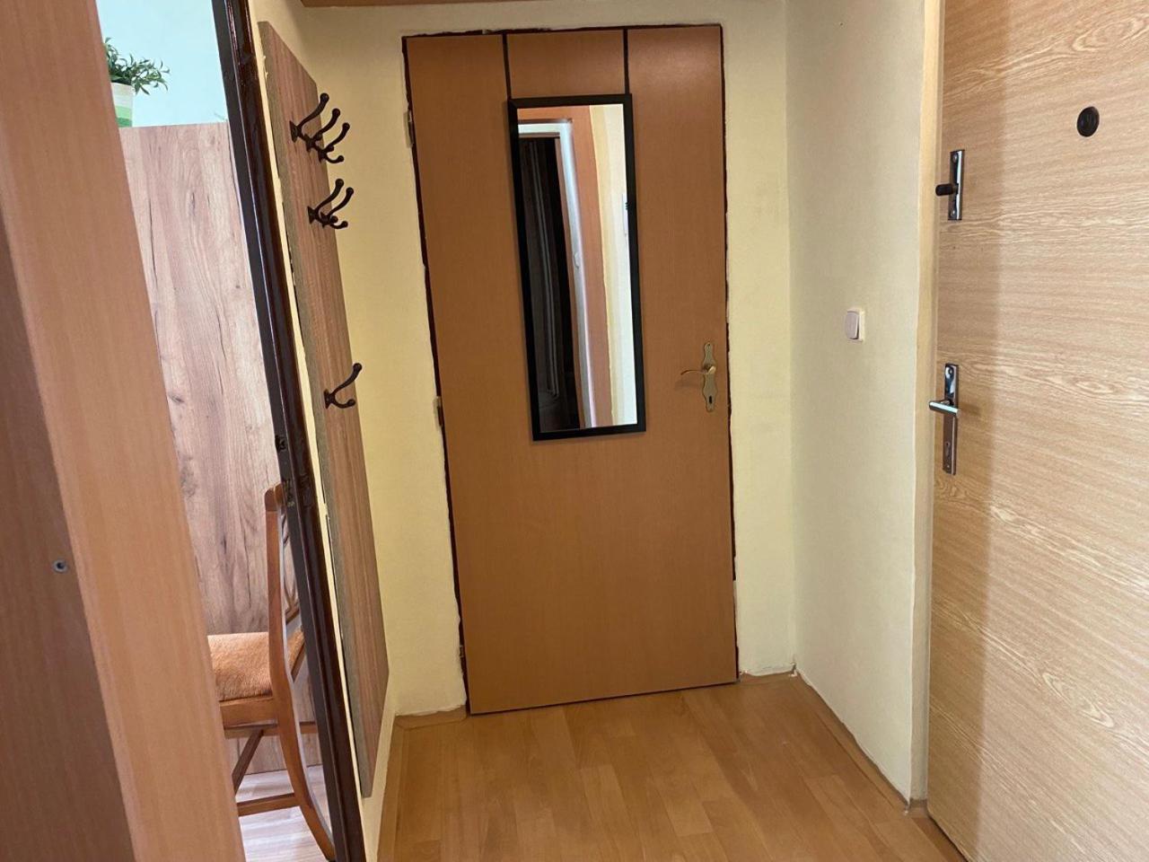 Apartmany 2Kk U Fakultni Nemocnice Volne Parkovani Hradec Králové Eksteriør bilde